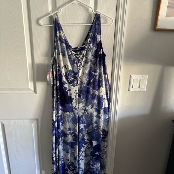 this is a silky knit polyester pull on jumpsuit by Cocomo. Medium - Picture 4 of 4